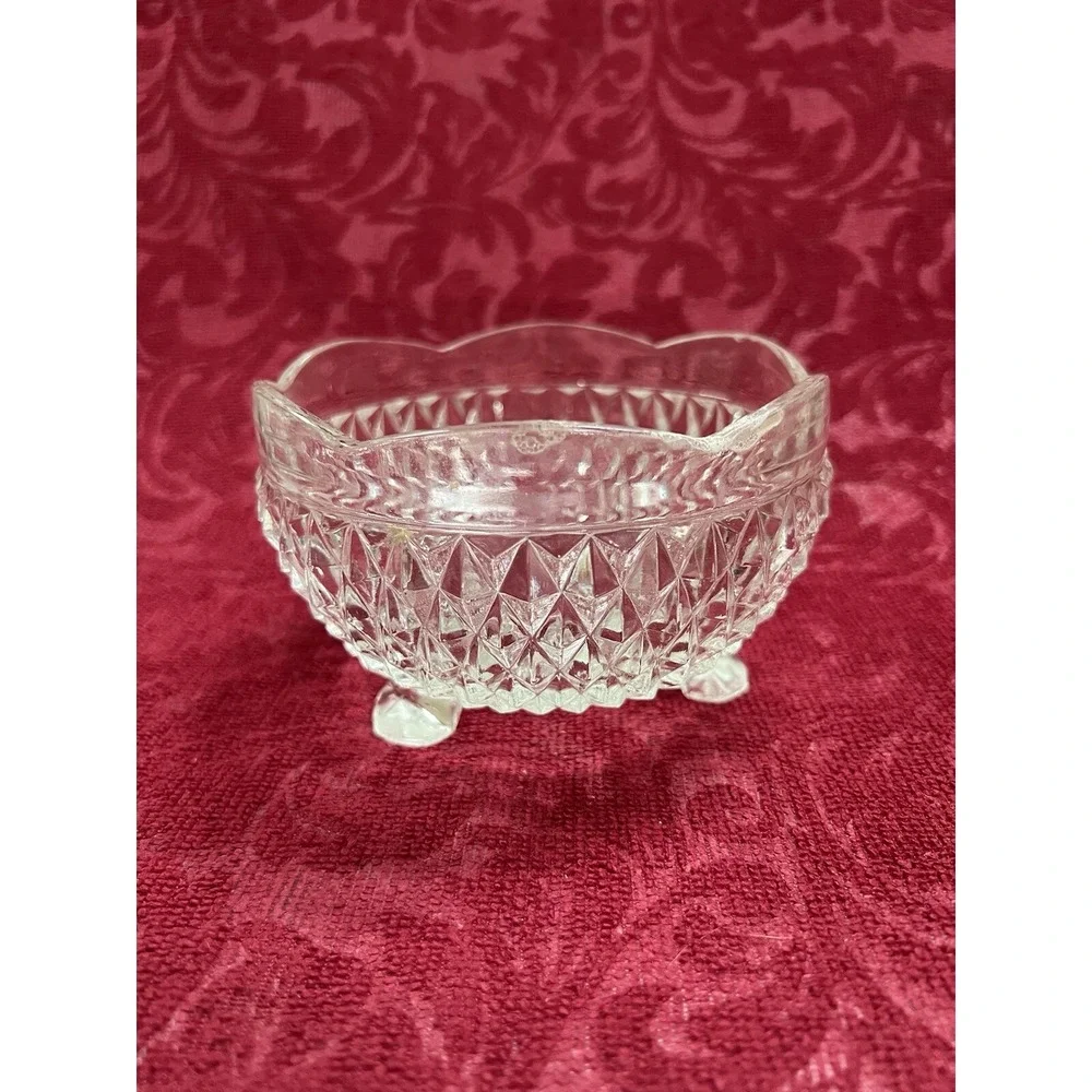 Elegant Crystal Glass Diamond Cut‎ with Scalloped Edge Nut or Candy Bowl (938)